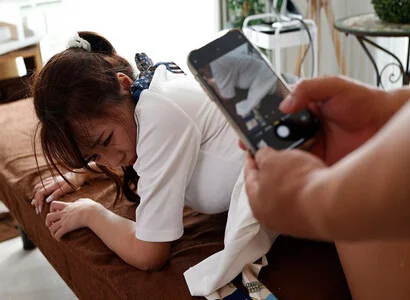 Tôi đi triệt lông đè cô ấy ra mà quan hệ